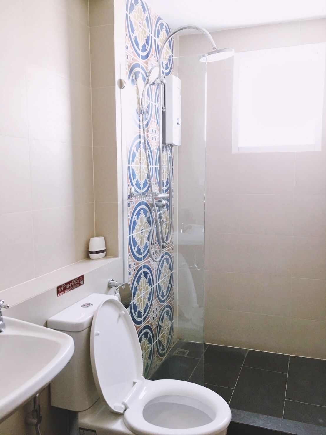 standard room | bathroom | shower, free toiletries, hair dryer, towels