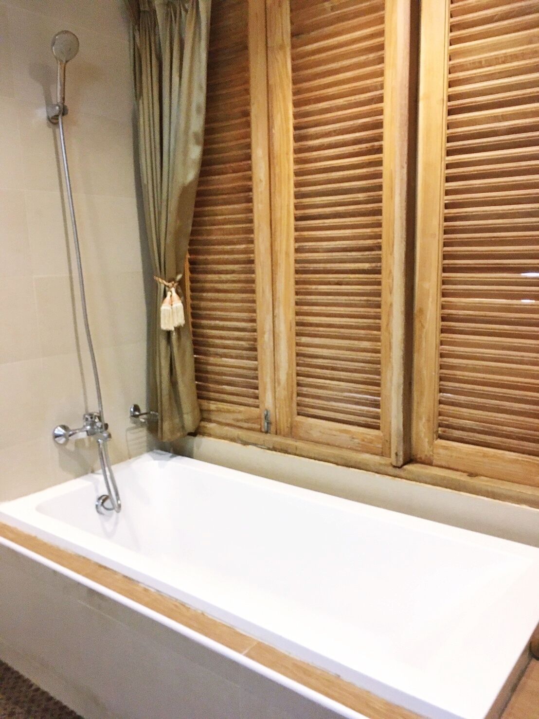 superior room | bathroom | shower, free toiletries, hair dryer, towels