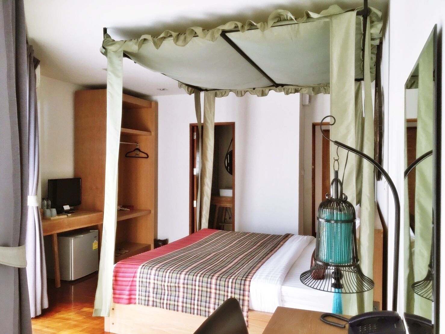 standard room | desk, free wifi, bed sheets