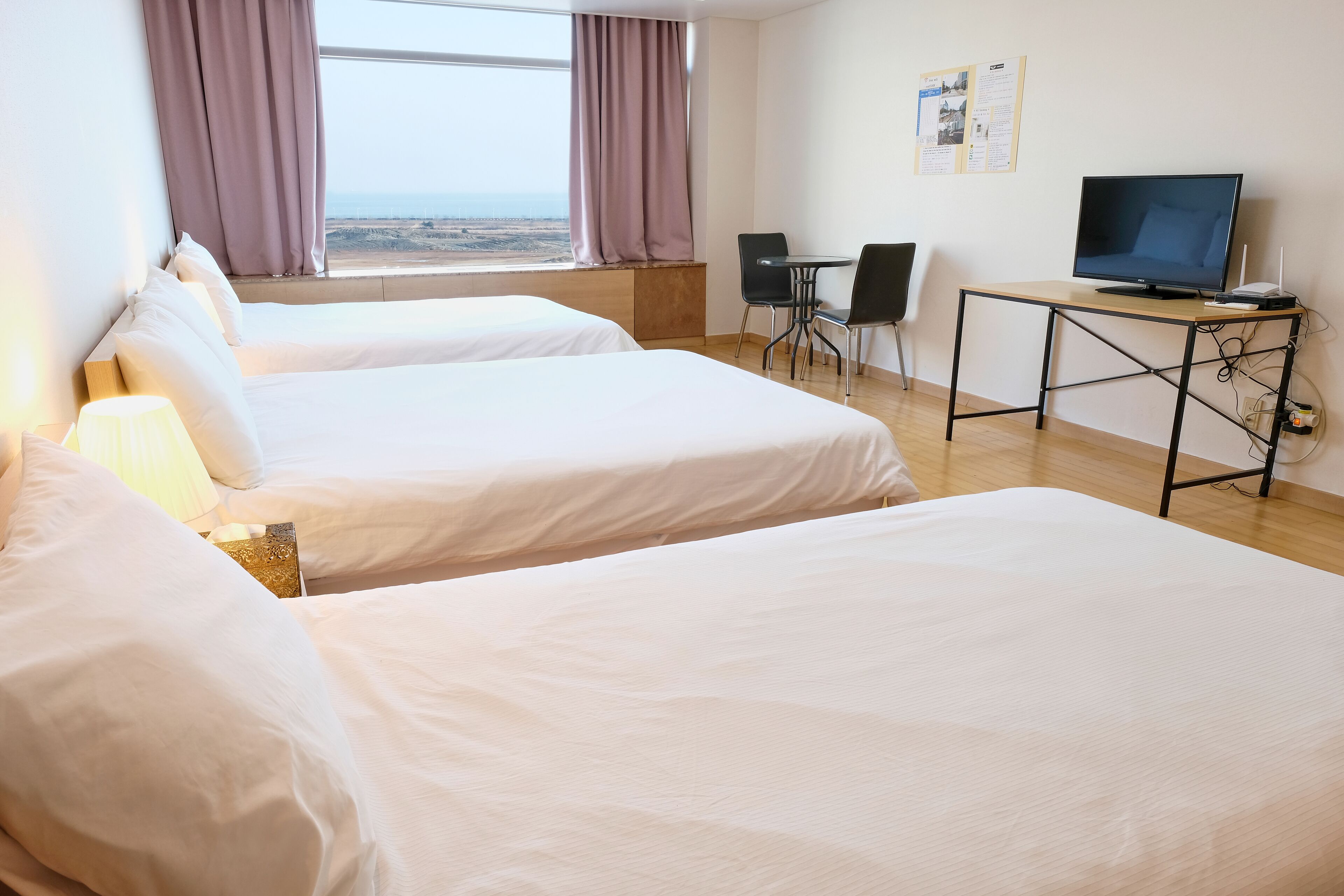 Triple Room (2Queen 150*200cm & 1Sinlge 110*200cm) | Blackout drapes, free WiFi