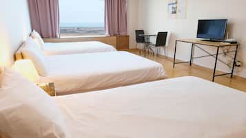 Triple Room (2Queen 150*200cm & 1Sinlge 110*200cm) | Blackout drapes, free WiFi