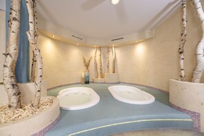 Indoor spa tub -  VALARA Alpine Art Hotel (Tux)