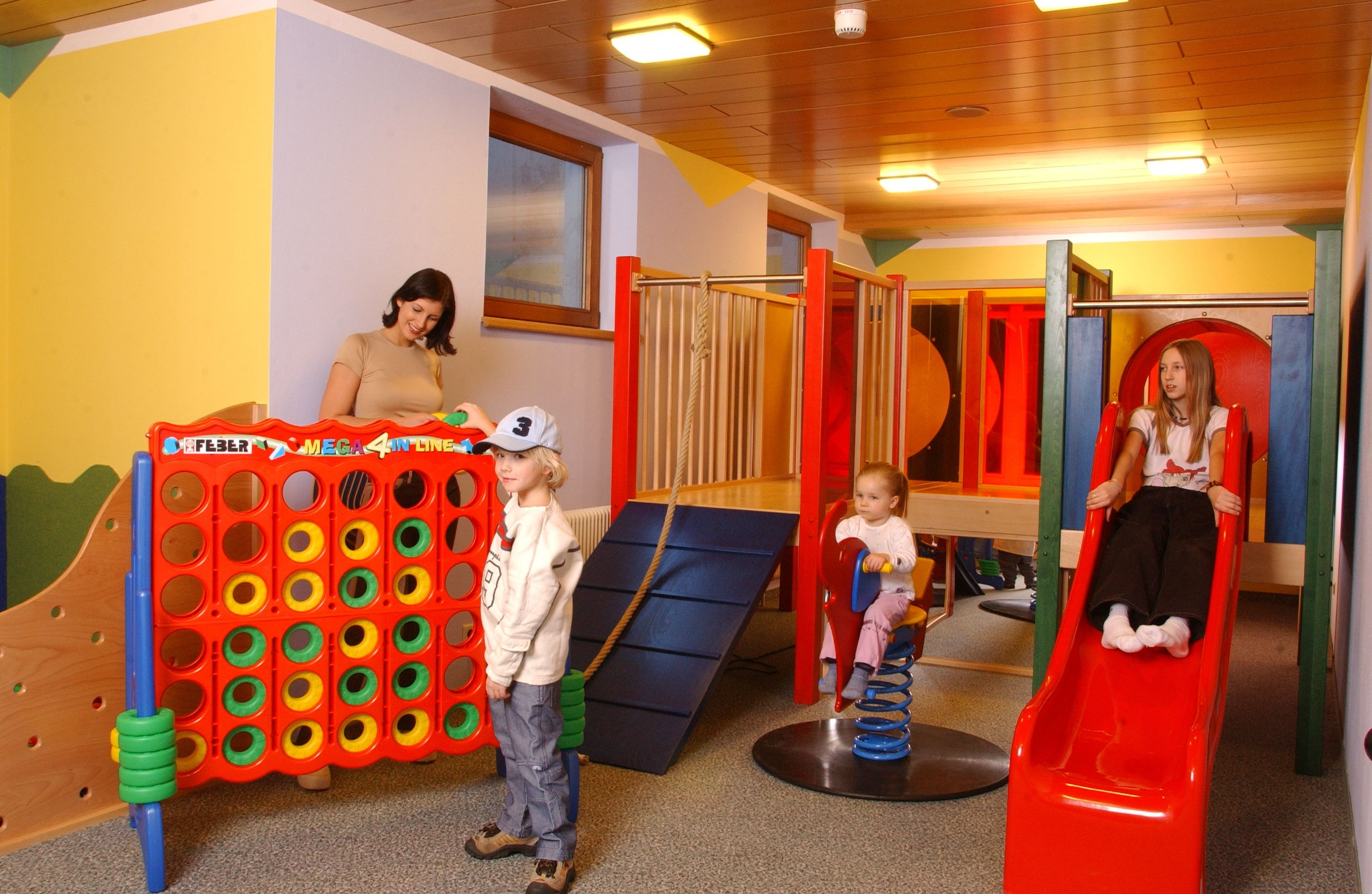 Zona de juegos infantil cubierta