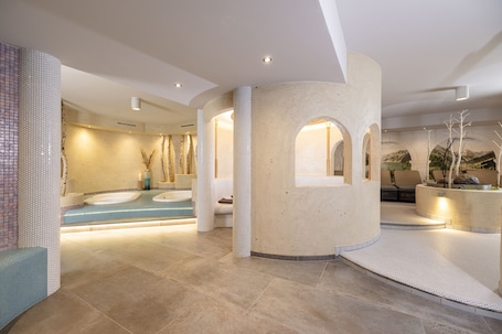 Sauna, hot tub, steam room, sports massages, massages