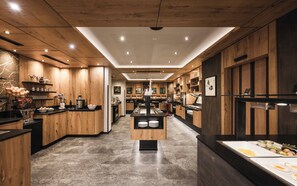 Daily buffet breakfast (EUR 25.00 per person) -  VALARA Alpine Art Hotel (Tux)