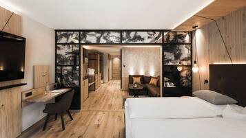 Juniorsuite Alpine Dream | Hypo-allergenic bedding, minibar, in-room safe, blackout drapes