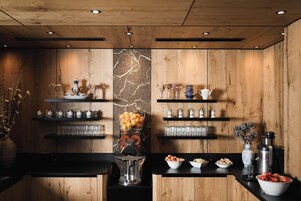 Desayuno buffet diario (EUR 25.00 por persona)