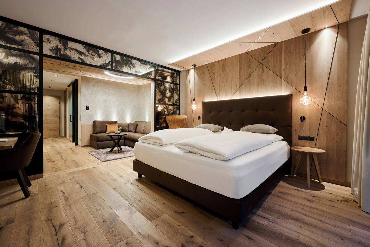 Juniorsuite Alpine Living | Hypo-allergenic bedding available, minibar, in-room safe