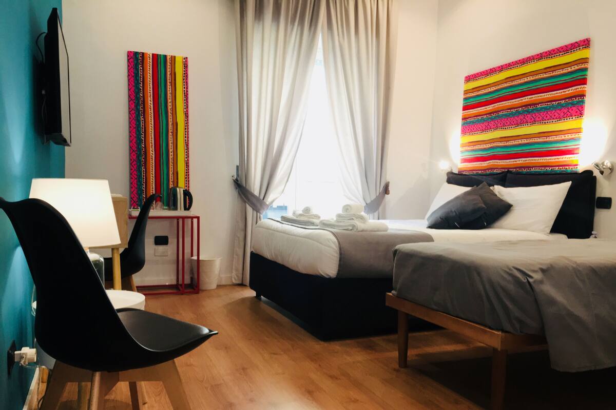Camera Tripla, bagno in camera (Ottanio) | 高档床上用品、记忆海绵床垫、客房内保险箱、办公桌