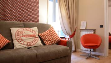 Suite, bagno in camera | Area soggiorno | TV a schermo piatto