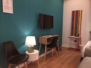 Camera Tripla, bagno in camera (Ottanio) | Living area - Grande Archivio Napoli 22 (Naples)