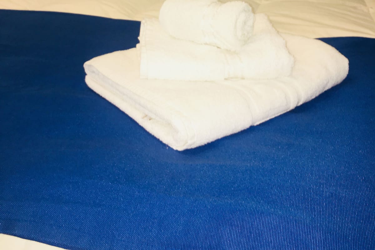 Bộ đồ giường cao cấp, nệm cao su hoạt tính (memory foam)