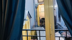 A narrow alleyway with a yellow wall and a metal gate. - Grande Archivio Napoli 22 (Naples)