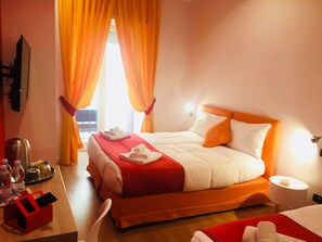 Chambre Triple Standard, salle de bains attenante (Red)