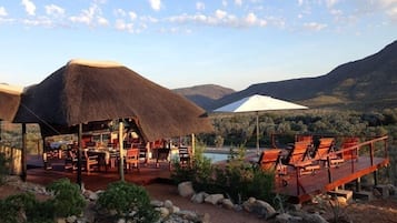 Aperto a colazione, pranzo e cena, cucina internazionale