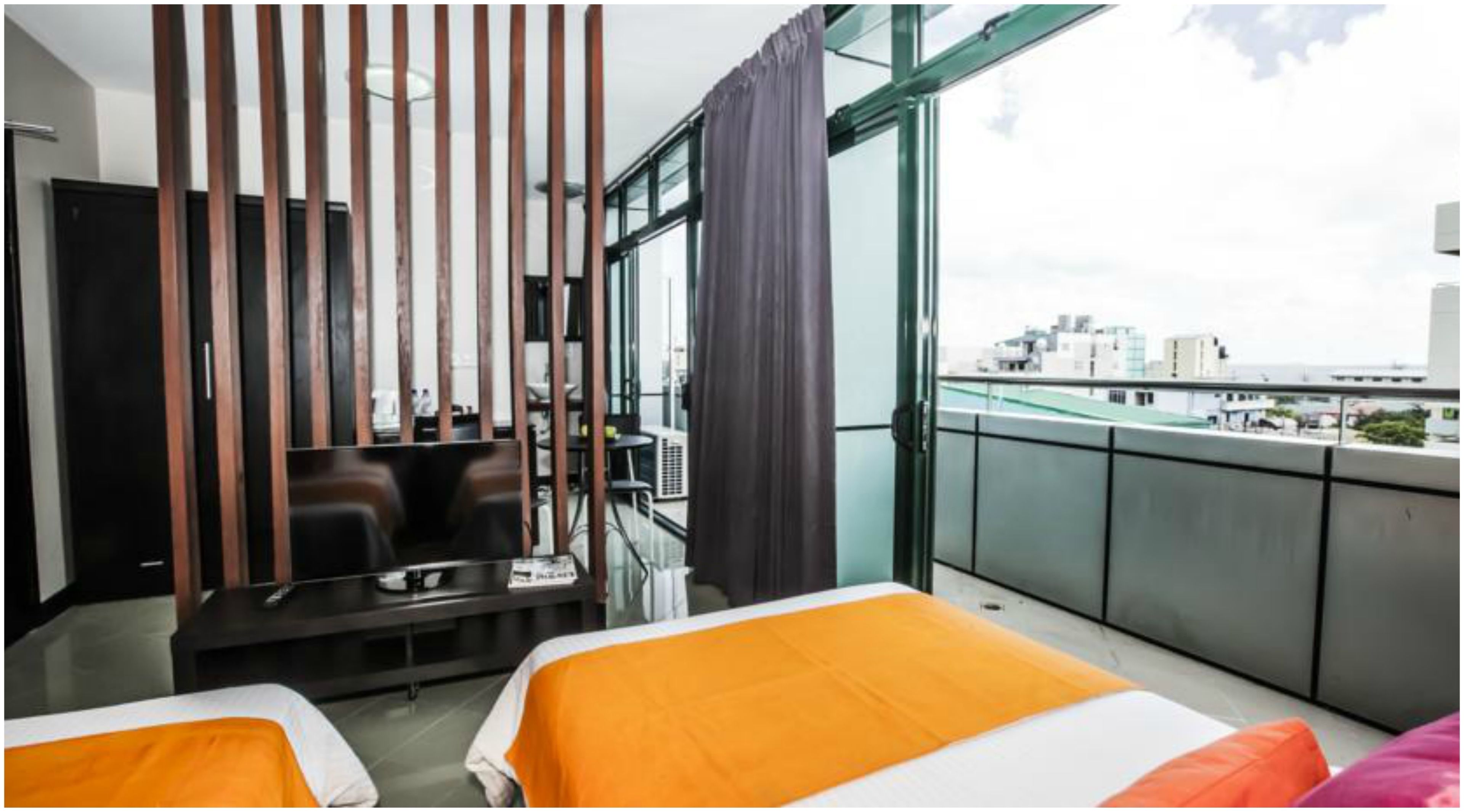 Studio | Premium bedding, minibar, in-room safe, desk