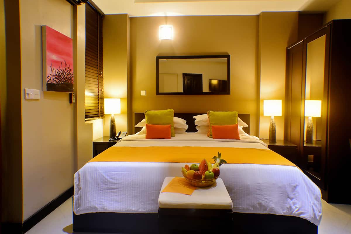 Quarto casal superior | Roupas de cama premium, frigobar, cofres nos quartos, escrivaninha