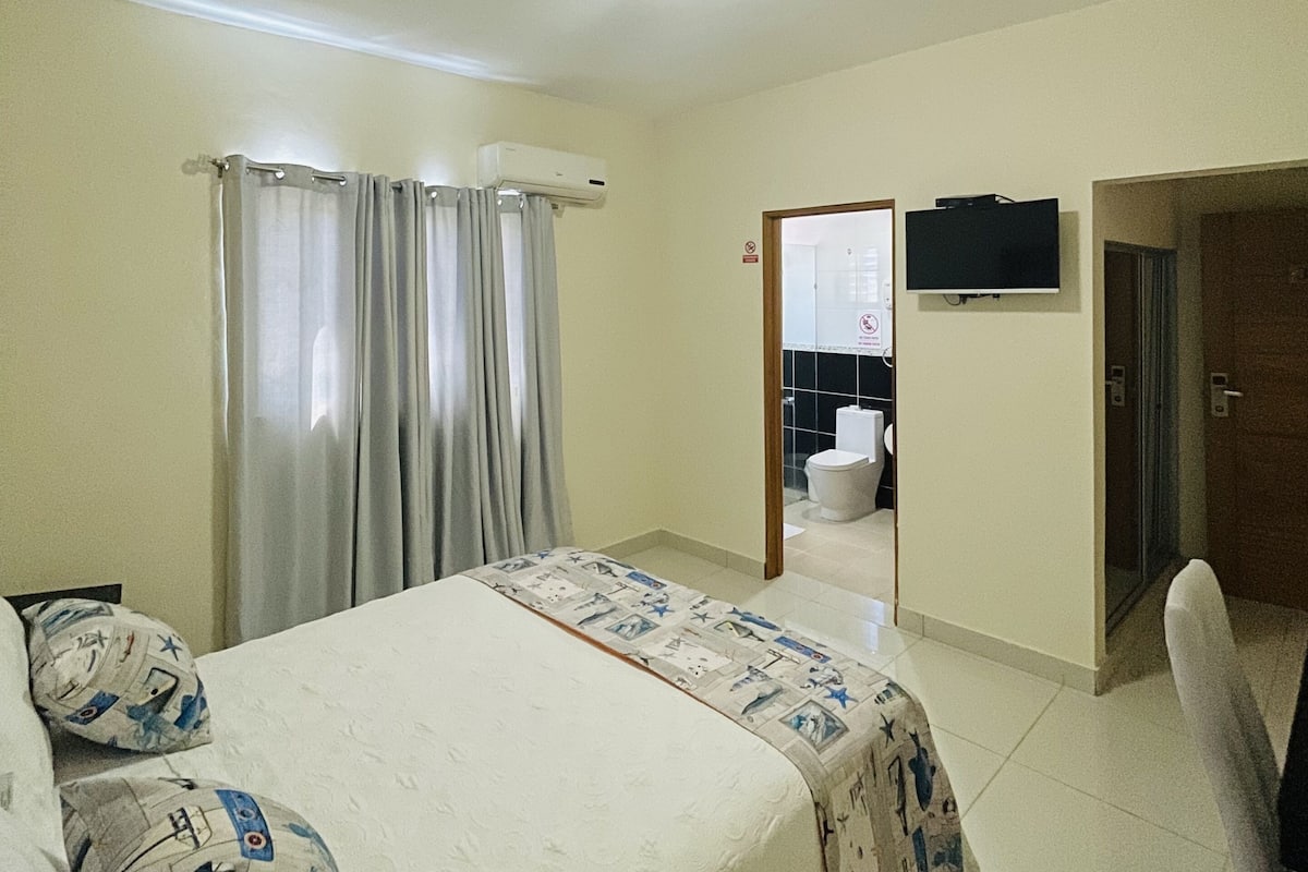 Kamar Deluks | Kamar mandi | Pancuran hujan, pengering rambut, dan handuk