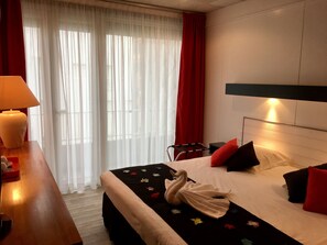 Double or Twin Room | Desk, soundproofing, iron/ironing board, cribs/infant beds