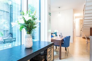 Coin salon dans le hall