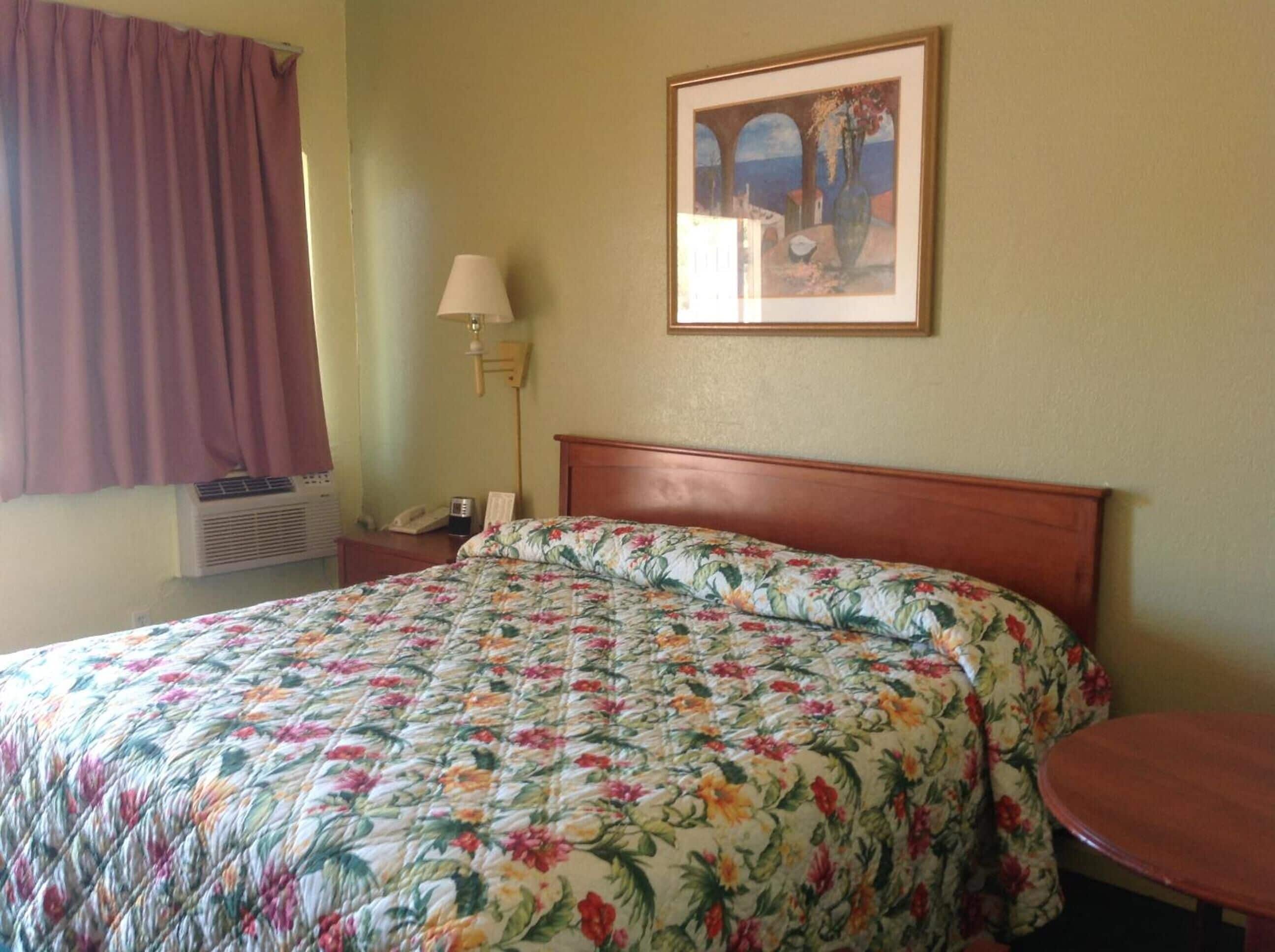 标准房, 1 张特大床, 无烟房 | 免费 WiFi、床单