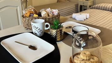 Triple Room | Frette Italian sheets, premium bedding, desk, blackout drapes