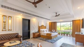 Villa til brudepar | Pengeskab på værelset, individuelt design, individuel indretning