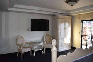 Phòng Suite | Bộ đồ giường cao cấp, két bảo mật tại phòng 