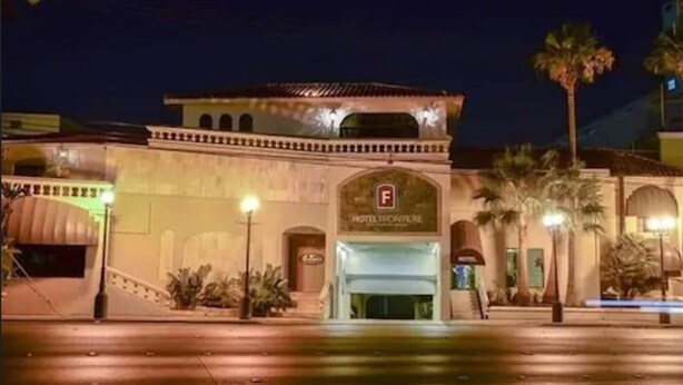 A hotel entrance with a sign reading "HOTEL TRINORTE."
