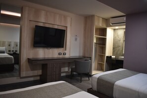 Kamar Double Superior | Seprai premium, brankas, ruang kerja ramah laptop, dan Wi-Fi gratis