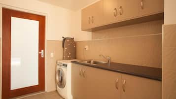 Luxury Villa, 3 Bedrooms, Mobility Accessible | Laundry