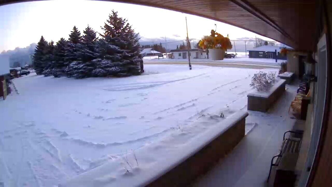 Quarto casal conforto, 2 camas de casal, geladeira e micro-ondas, vista parcial para o lago | Vista do quarto