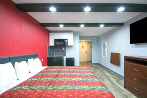 Rom, 1 kingsize-seng, ikke-røyk, tekjøkken | Eget tekjøkken | Kjøleskap, mikrobølgeovn, kaffetrakter/tekoker og vannkoker