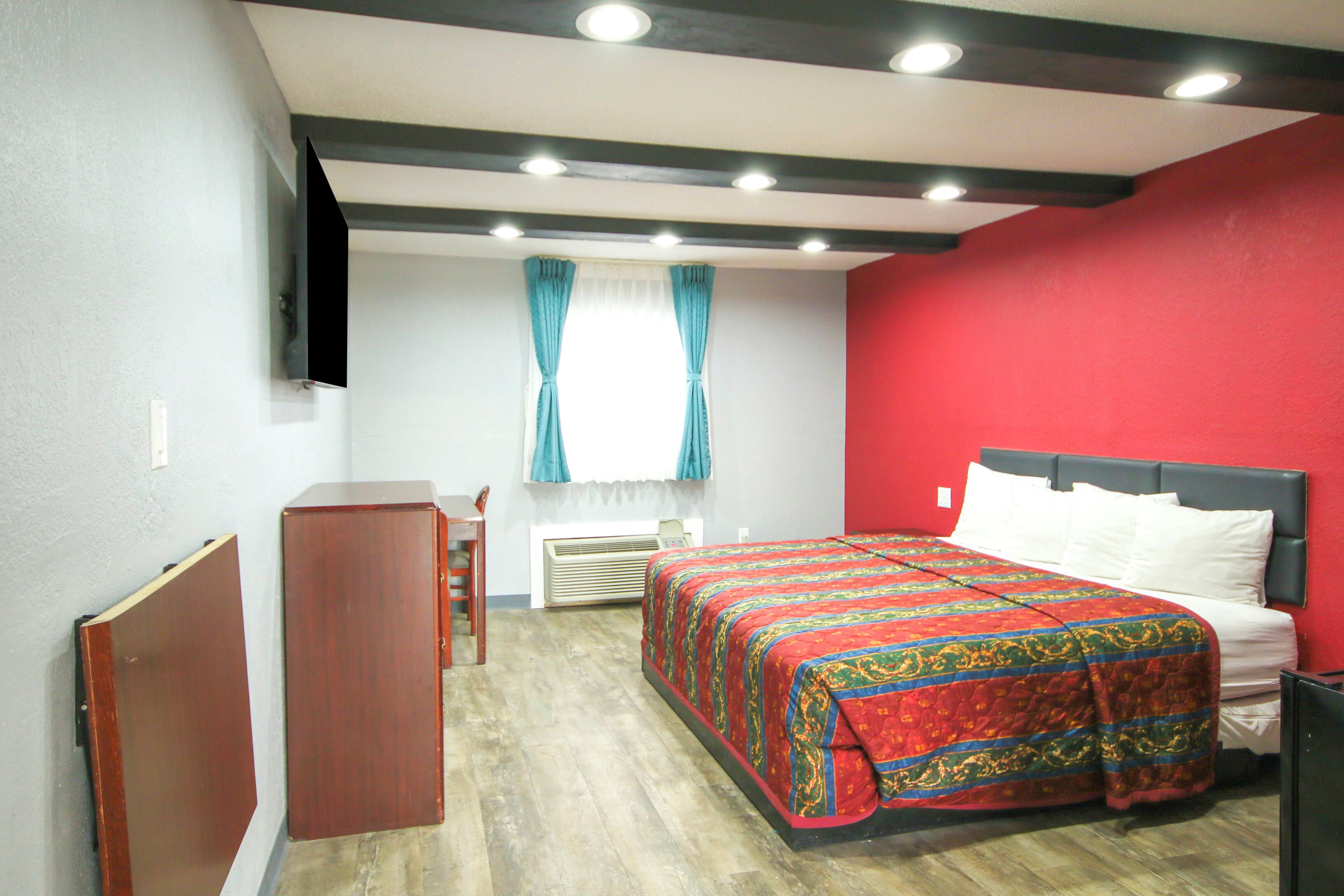 Rom, 1 kingsize-seng, ikke-røyk, tekjøkken | Skrivebord, strykejern/-brett, wi-fi (inkludert) og sengetøy