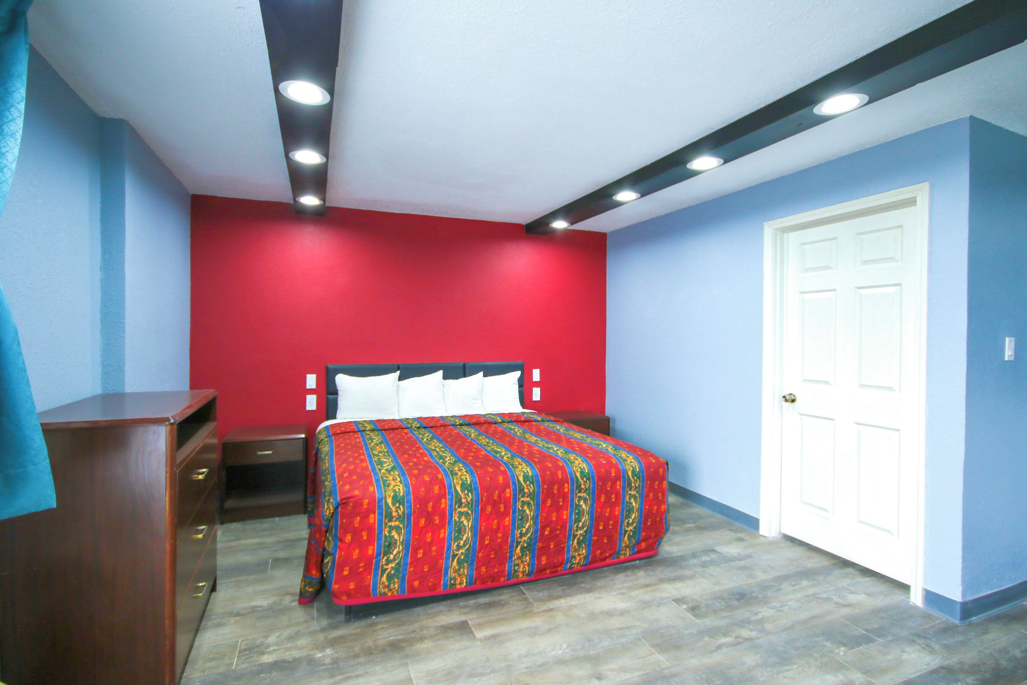 Skrivebord, strykejern/-brett, wi-fi (inkludert) og sengetøy