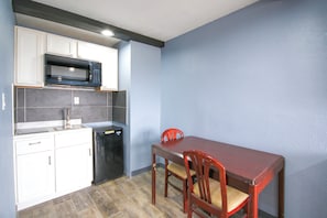 Room, 1 King Bed, Non Smoking, Kitchenette (Jetted Tub) | Desk, iron/ironing board, free WiFi, bed sheets