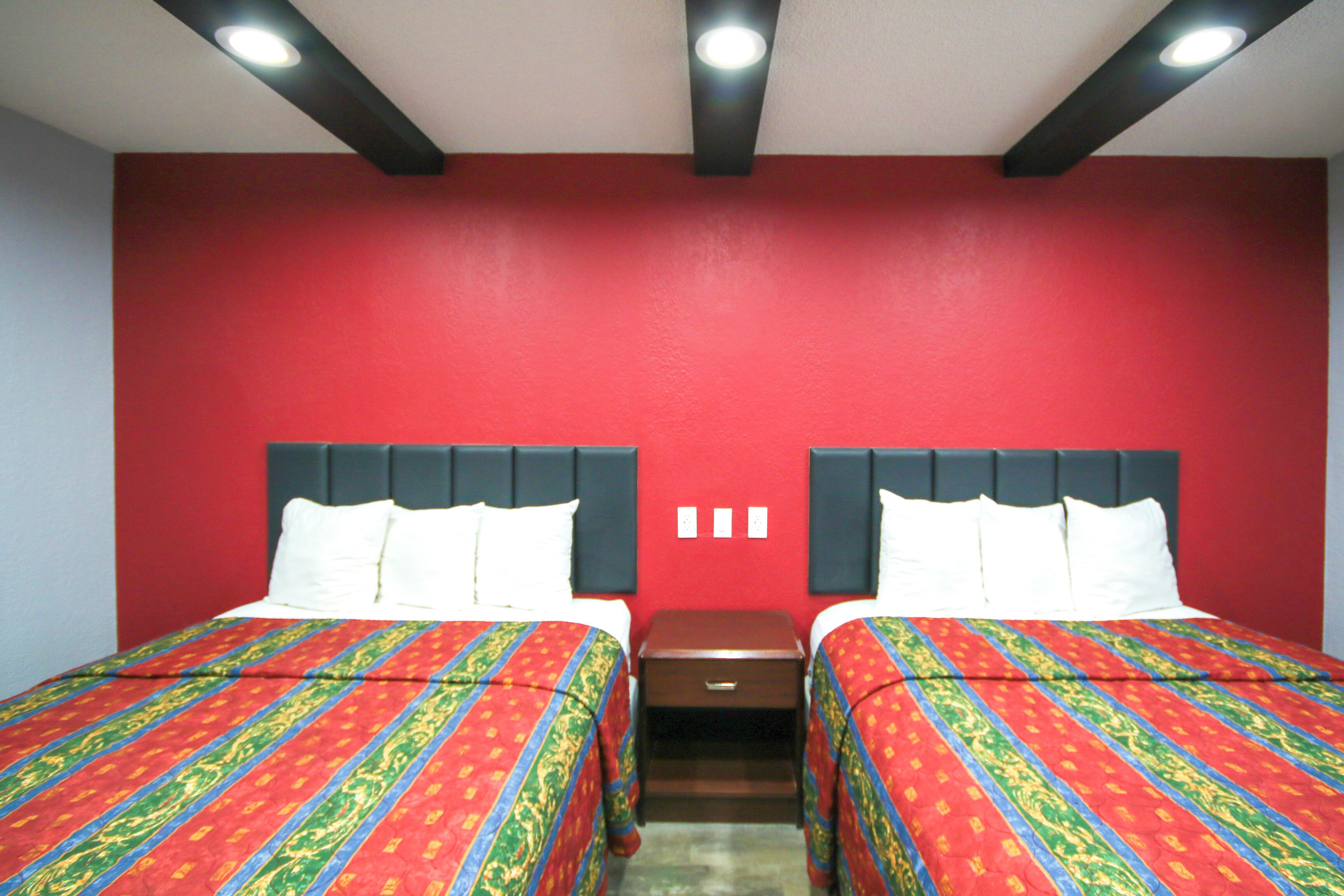 Skrivebord, strykejern/-brett, wi-fi (inkludert) og sengetøy