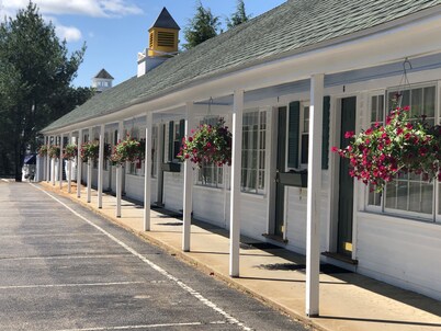 School House Inn