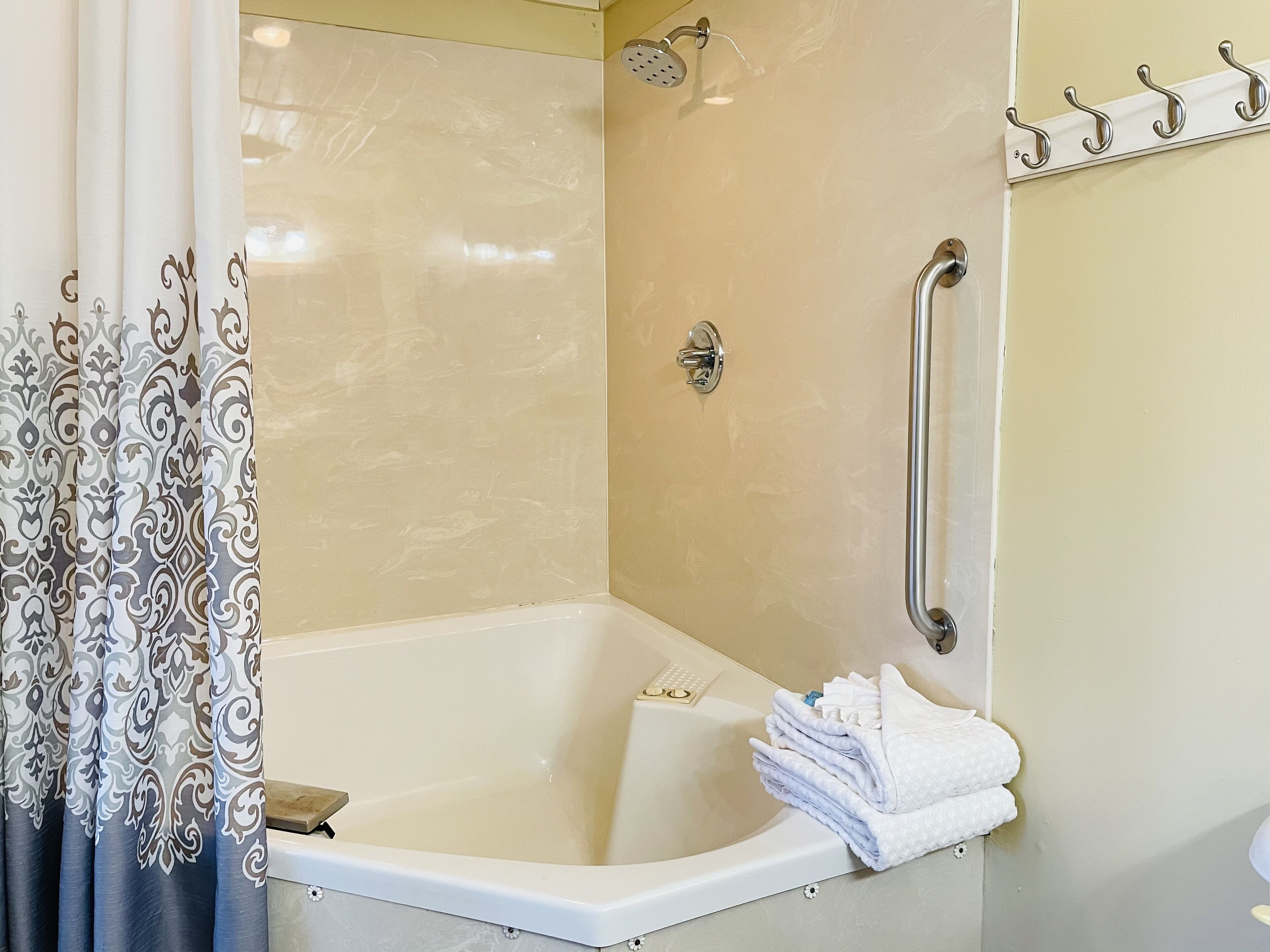 Kamer, 1 kingsize bed | Badkamer | Gratis toiletartikelen, een haardroger