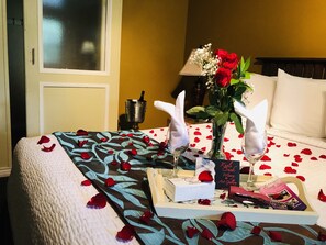 客房, 1 张特大床 | 熨斗/熨衣板、免费 WiFi、床单