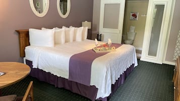 Jacuzzi Hot Tub Room | Iron/ironing board, free WiFi, bed sheets