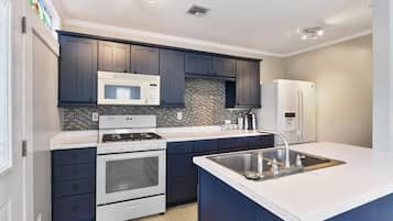 Fridge, microwave, oven, coffee/tea maker