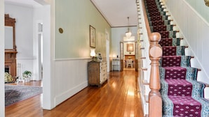 Interior entrance - T'Frere's House (Lafayette)
