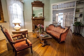 Flat-screen TV - T'Frere's House (Lafayette)