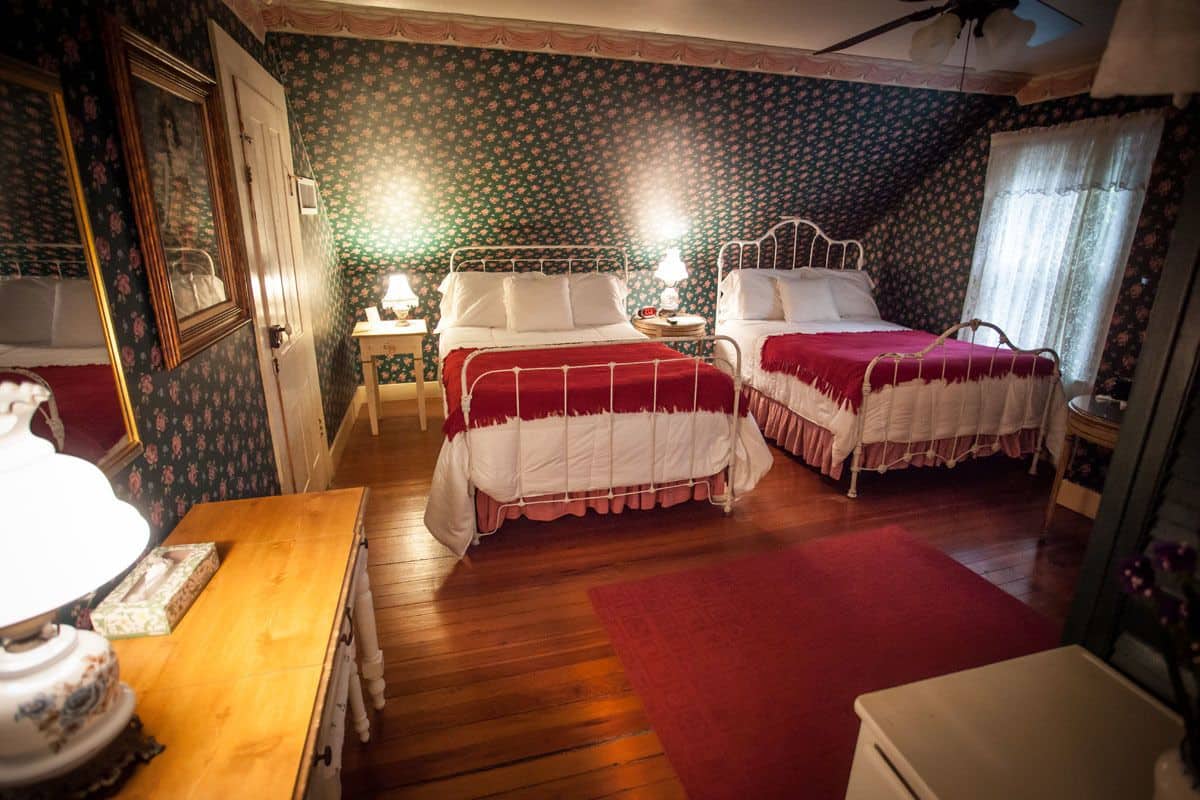 Traditional Double Room, 2 Double Beds, Bathtub (1890) | Premium bedding, desk, iron/ironing board (on request), WiFi (free)