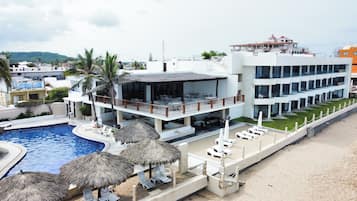 Vista frontal de la propiedad