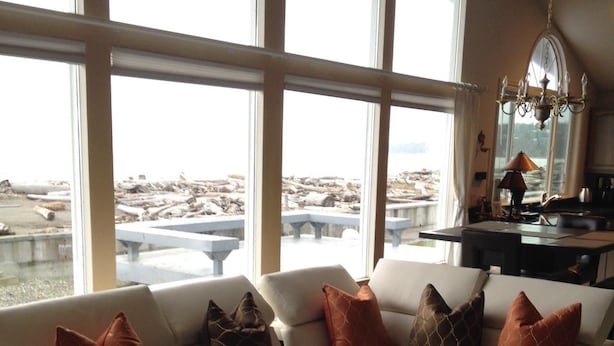 Camano Island 4 Bedroom Vacation Rental | Living room - Camano Island Waterfront Vacation Rental (Camano Island)
