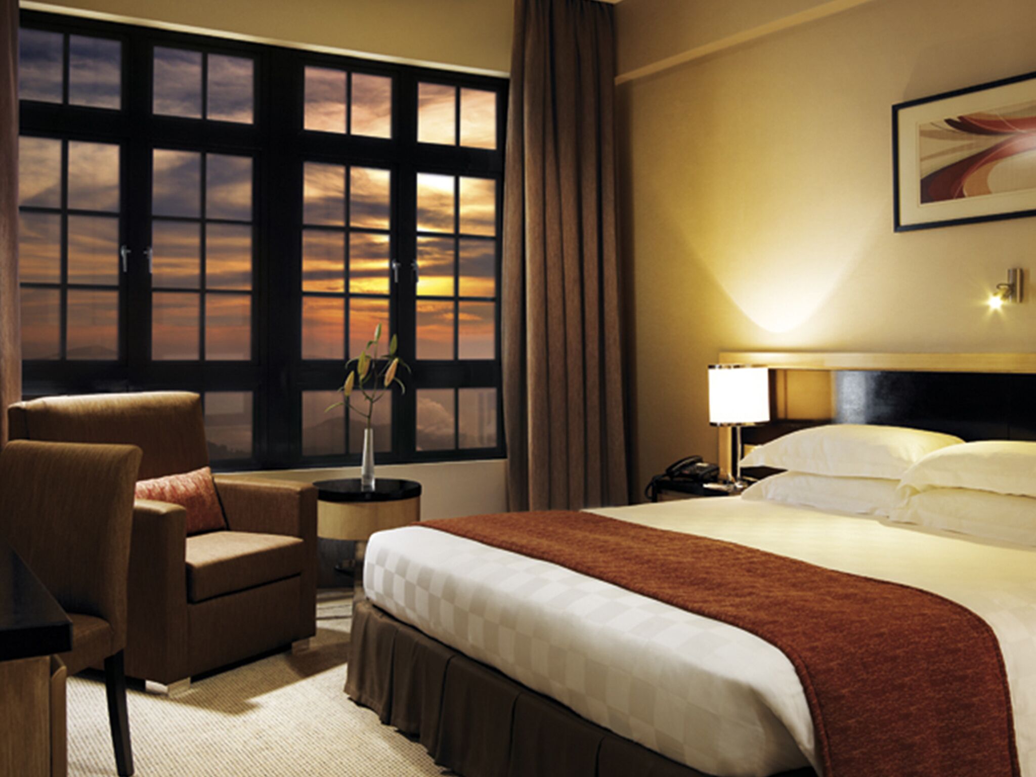 deluxe room | minibar, in-room safe, desk, iron/ironing board