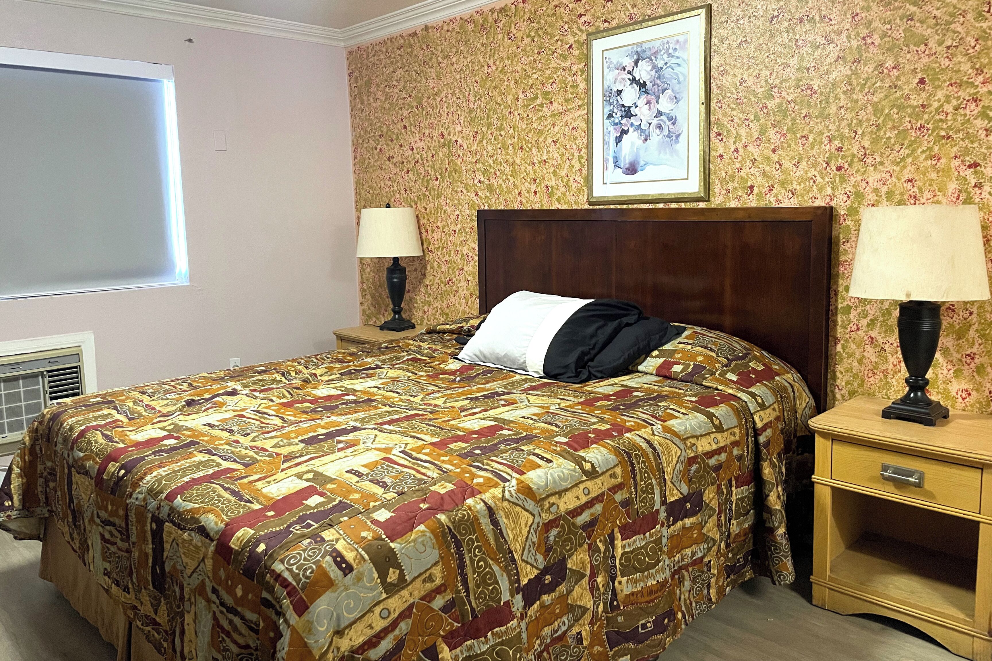 Työpöytä, ilmainen Wi-Fi, vuodevaatteet