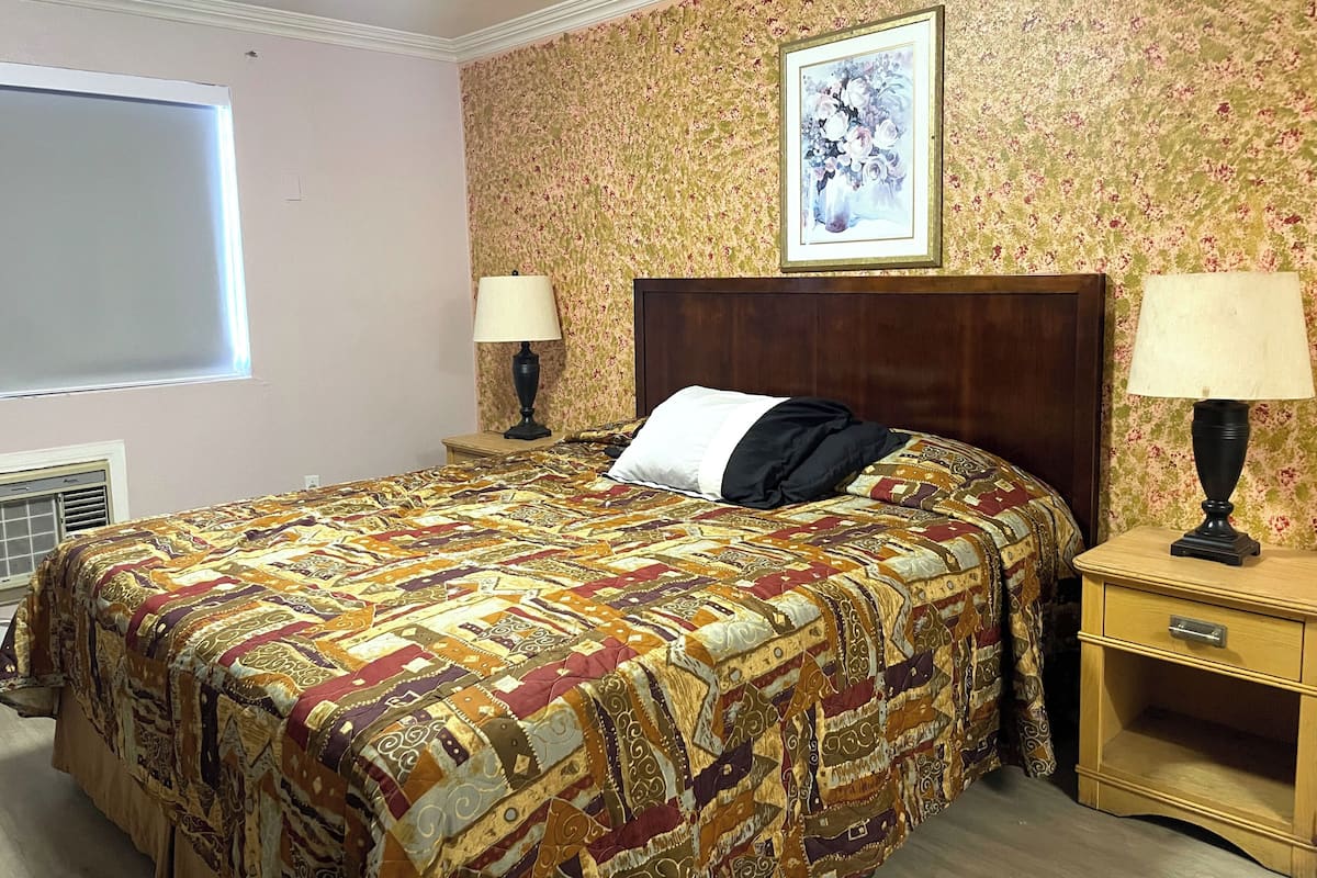 Desk, free WiFi, bed sheets